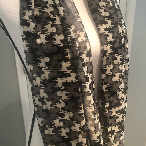 Hinge Scarf - Picture 2 of 4